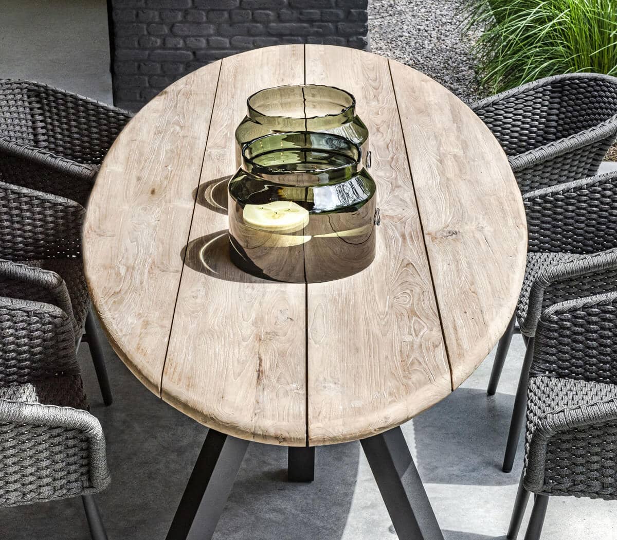 Gommaire-outdoor-teak-furniture-table_samuel