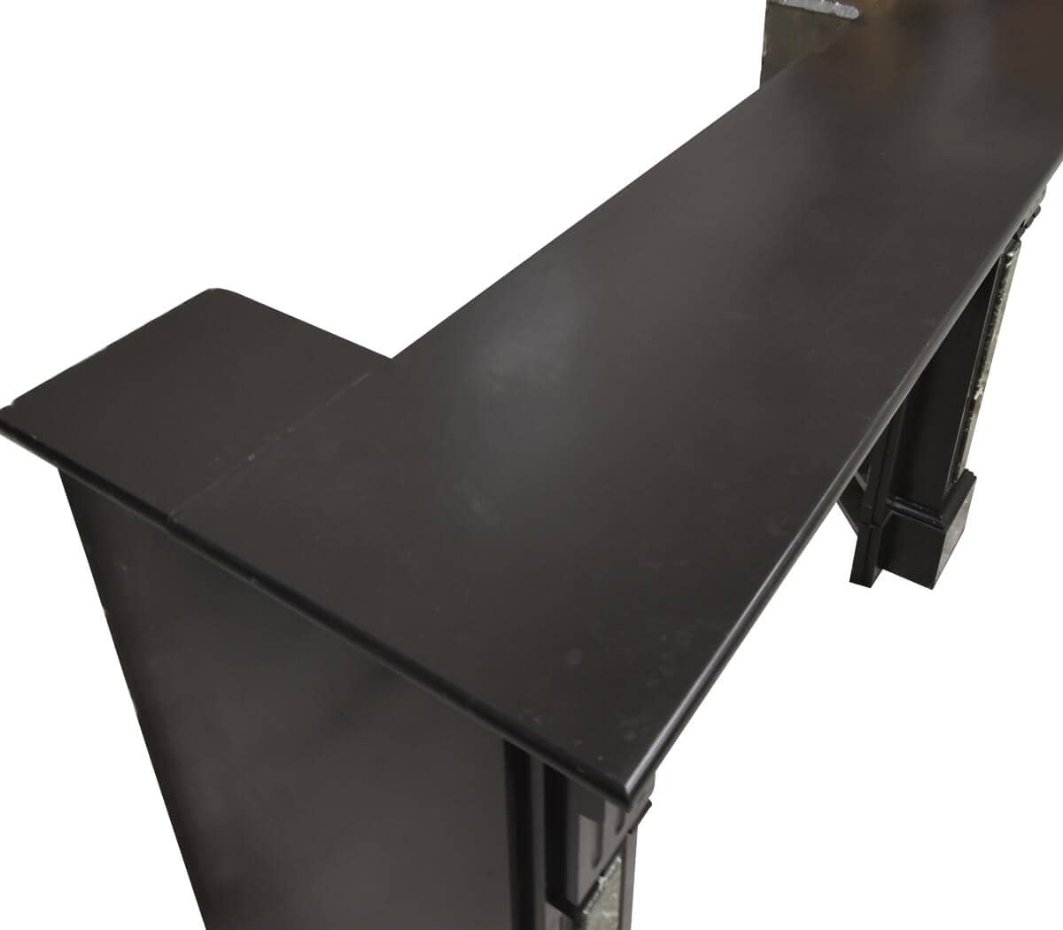 Zwart-marmeren-Noir-de-Mazy-met-grijs-groen-opgelegd-ombouwschouw