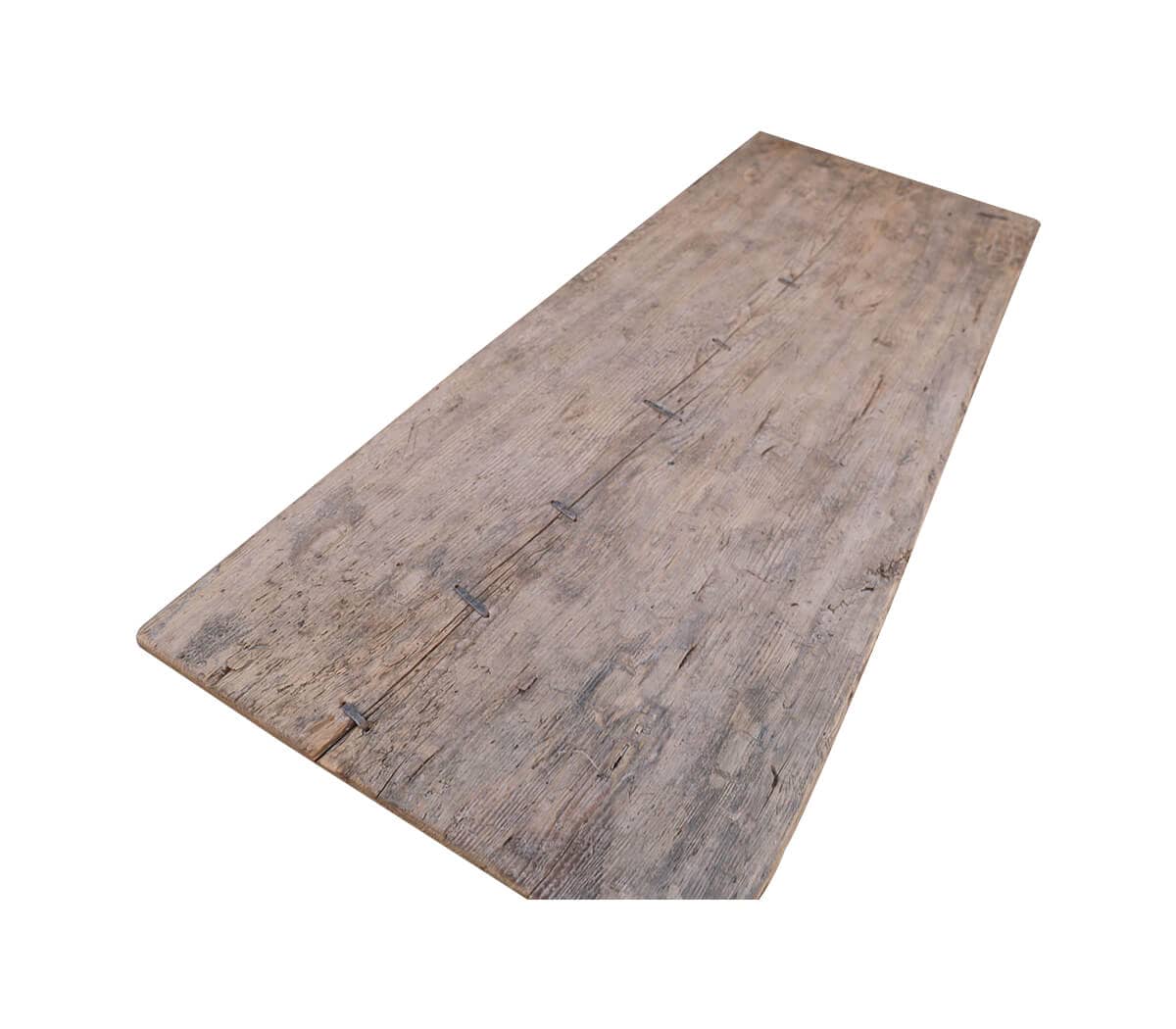 Houten-salontafel-met-ijzeren-details