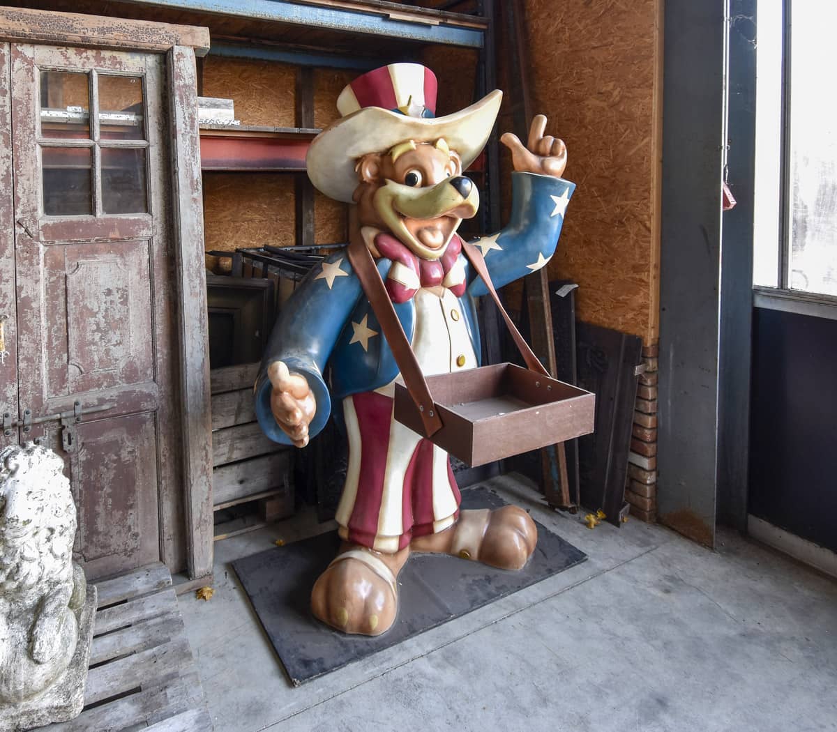 Beer-in-de-stijl-van-Uncle-Sam-die-een-dienblad-vasthoudt