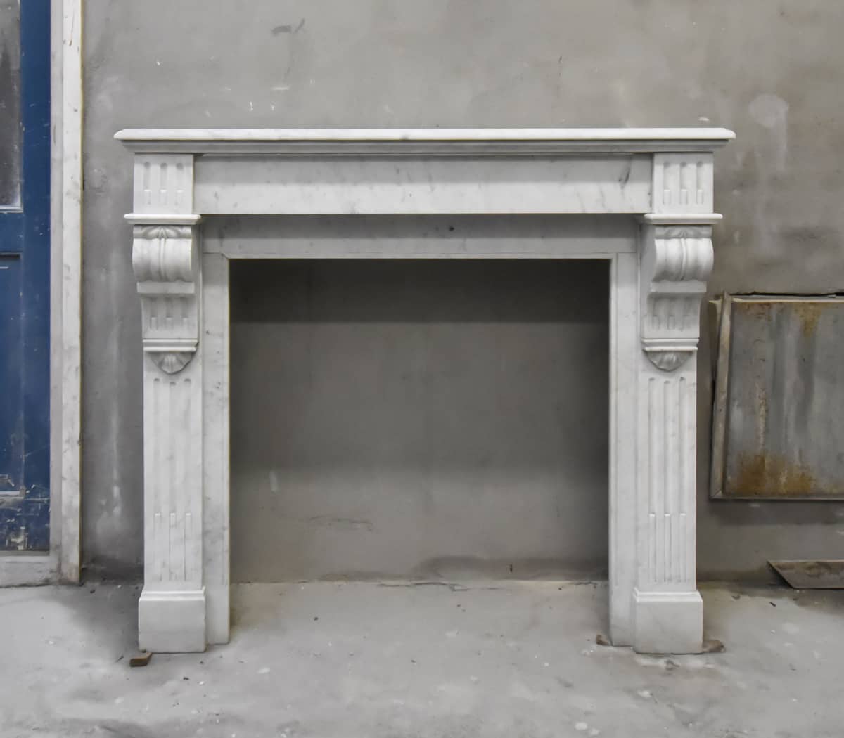 Carrara-marmeren-modillion-voorzetschouw