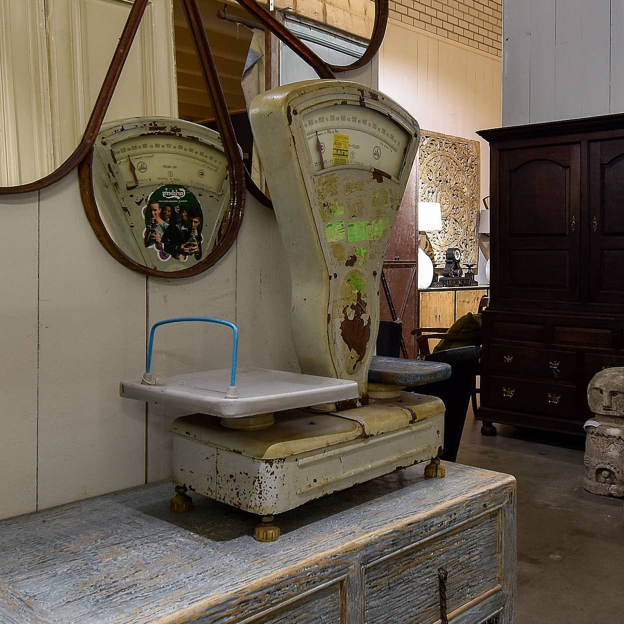 Vintage-mechanische-tafelweegschaal-met-wijzerplaat