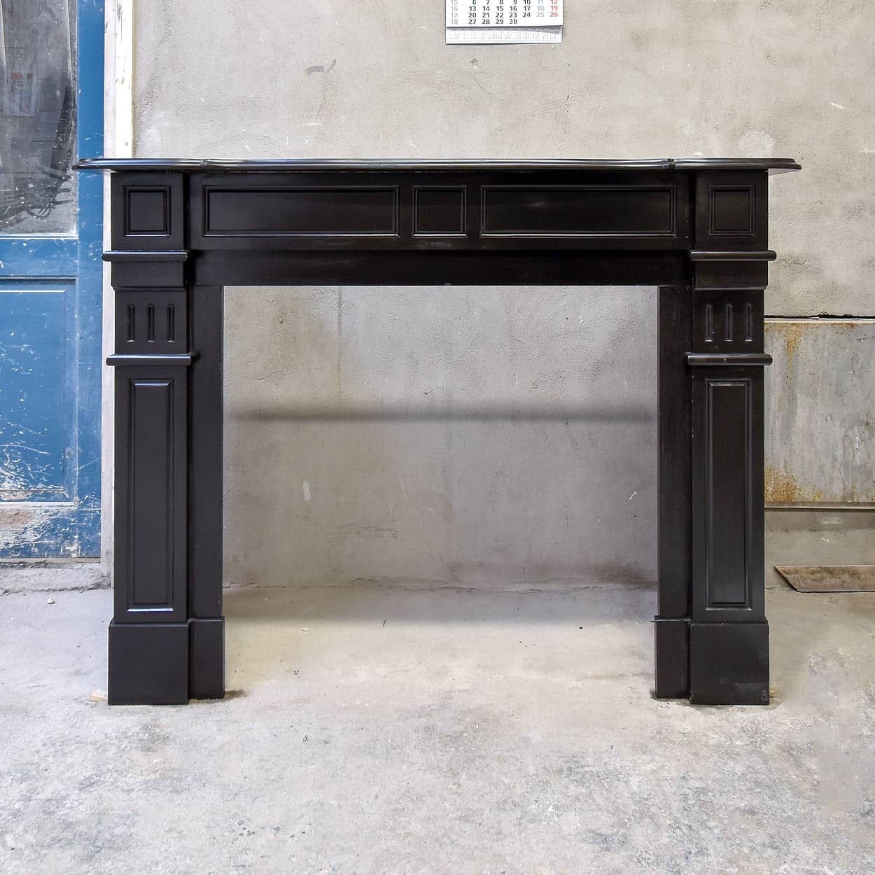 Zwarte-marmeren-Noir-de-Mazy-ombouwschouw