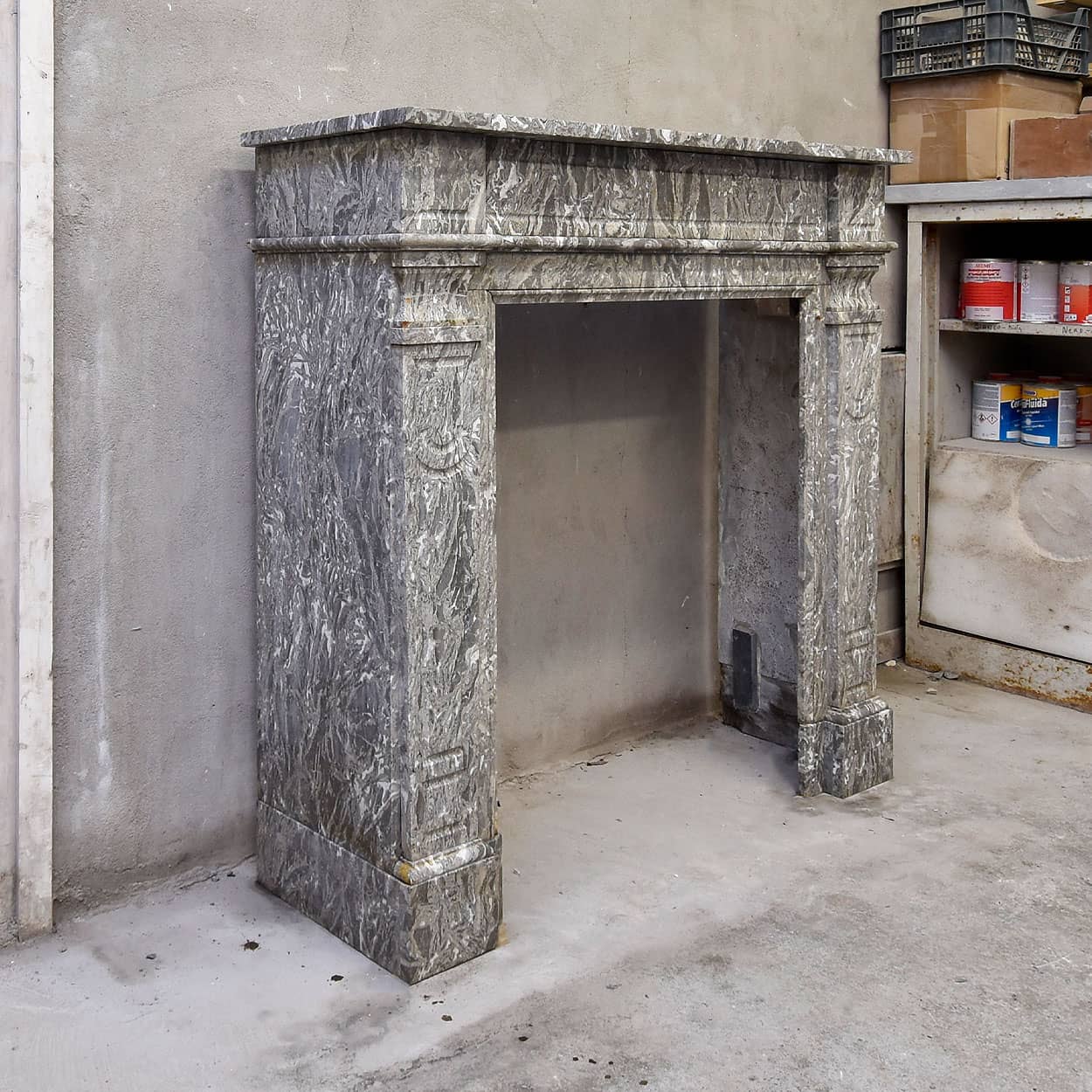 Grijs-Marmeren-Lodewijk-XVI-stijl-ombouwschouw