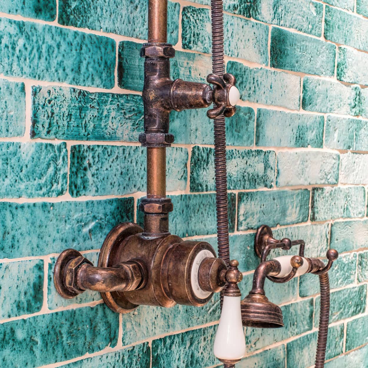 KennyMason-DISCOVERY-douche-met-handdouche