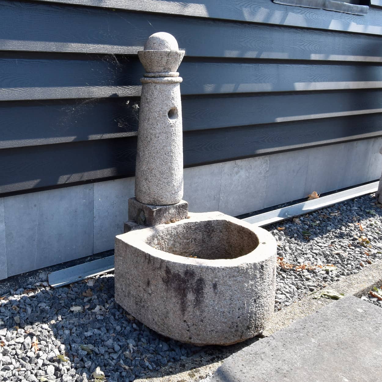 Kleine-granieten-wandfontein