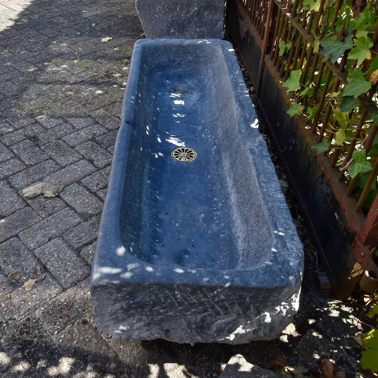 Oude-hardstenen-Trog-geborsteld