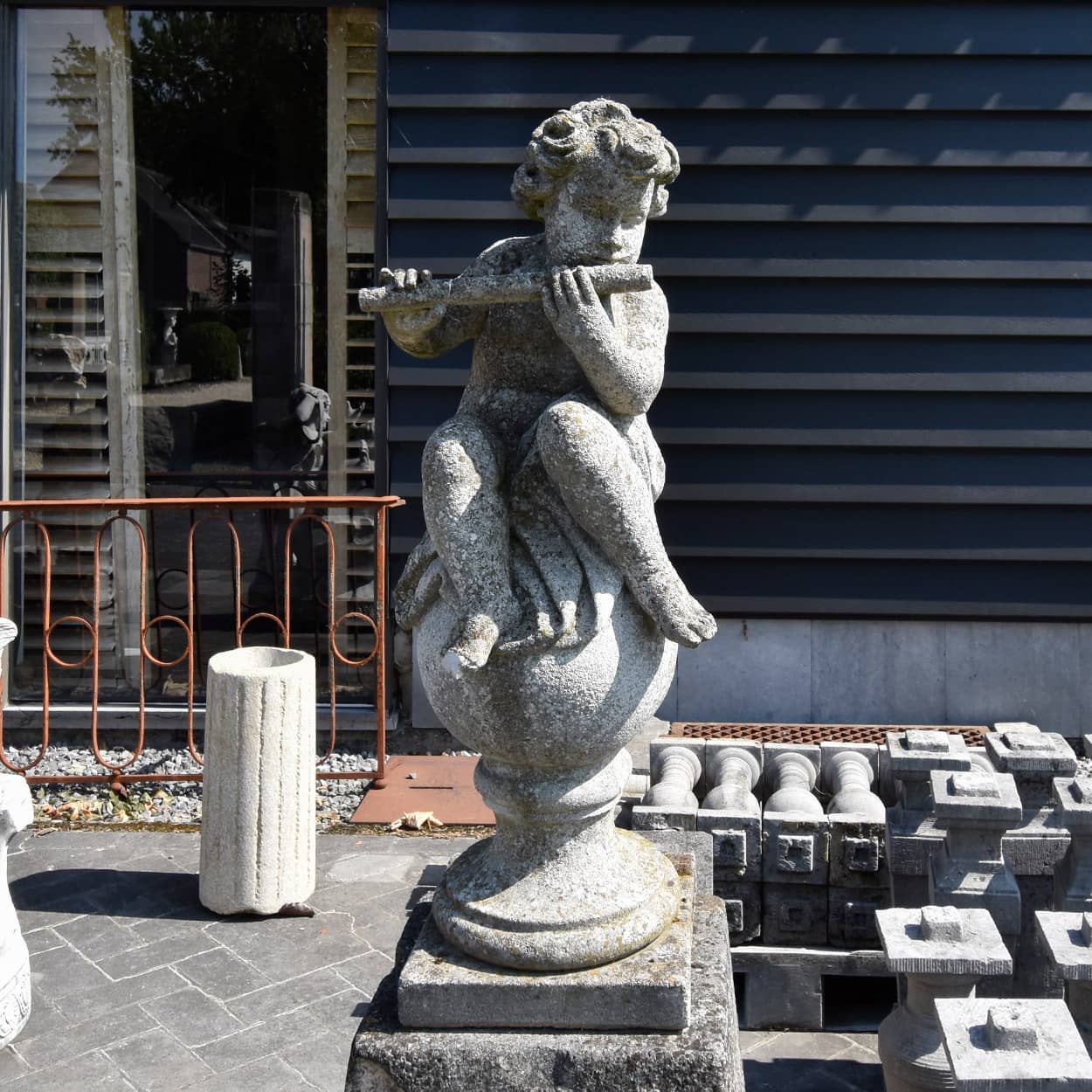 Stenen-beeld-fluitist