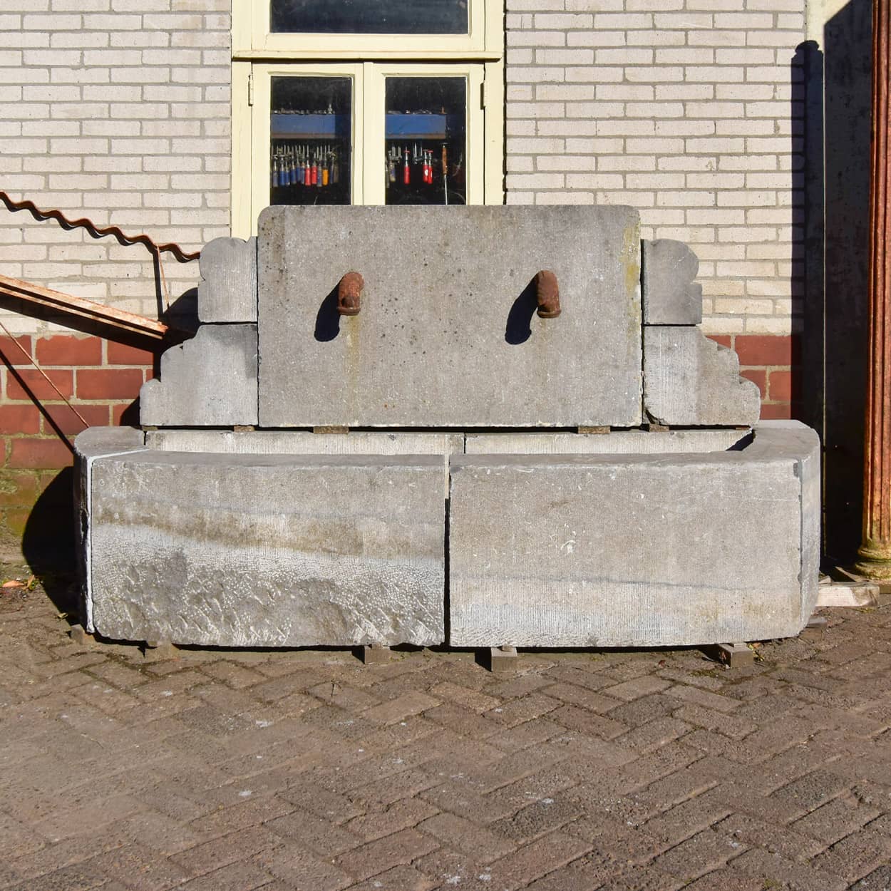 Natuurstenen-wandfontein